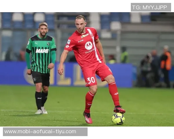 米兰左后卫埃斯图皮尼安国家队受伤脚踝伤势待评估