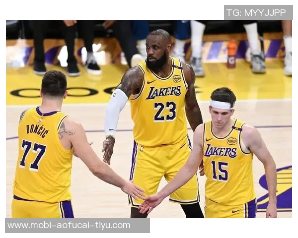 里夫斯谈老詹缺席影响强调全队需共同承担责任与压力