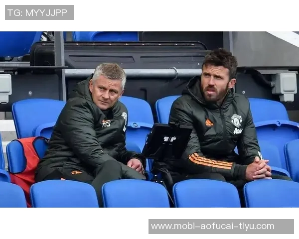 今日趣图：威尔科克斯与贝拉达频频出镜是否暗示曼联新帅人选