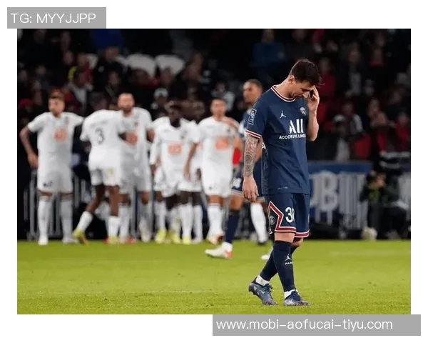 伊科内攻破巴黎球门却未庆祝深情回忆自己的根源与初心 伊科内攻破巴黎球门却未庆祝深情回忆自己的根源与初心