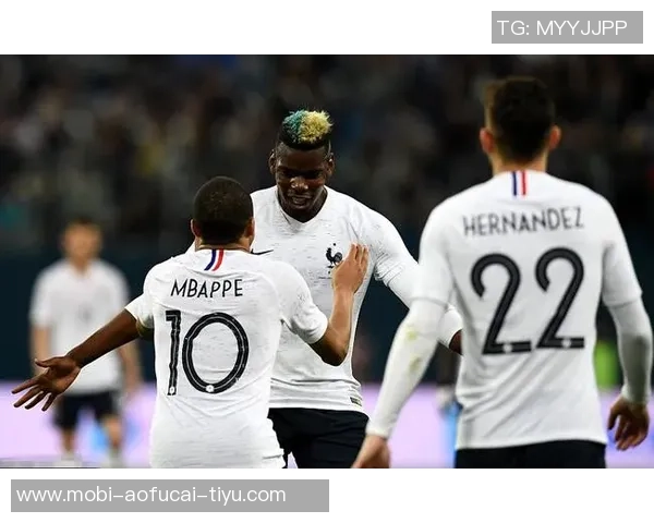 前裁判解读卢库米与戴维争议推搡事件及博洛尼亚红牌判罚合理性 前裁判解读卢库米与戴维争议推搡事件及博洛尼亚红牌判罚合理性